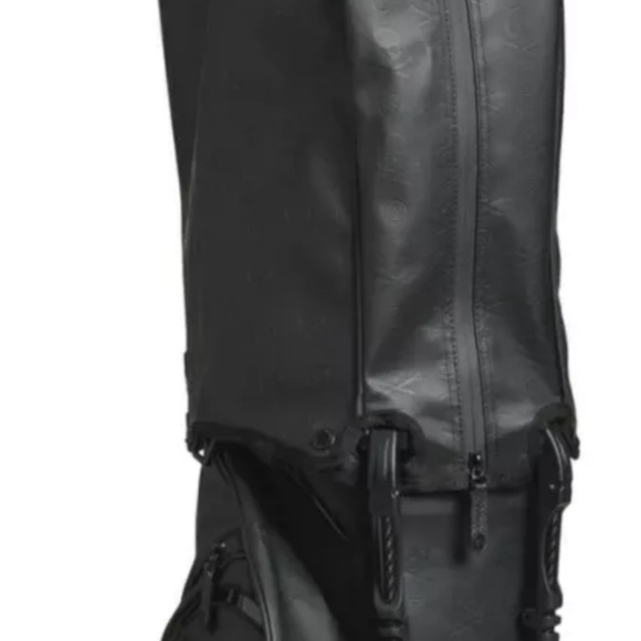 G/FORE Skulls and T’s Debossed Black Transporter Tour Carry Golf Bag - Picture 5 of 7